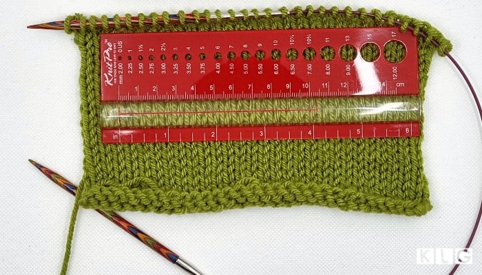 Checking the gauge of a-Swatch for a pattern in stockinette stitch